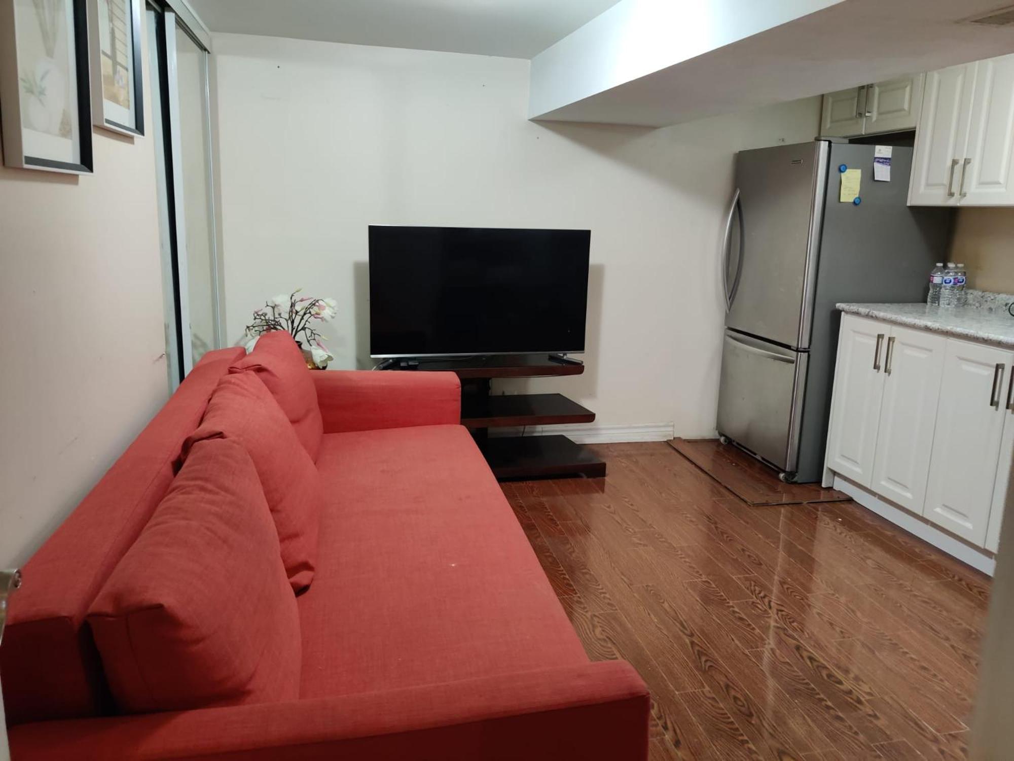 Spacious Mbr Near Kennedy Subway & Go Toronto Exterior photo
